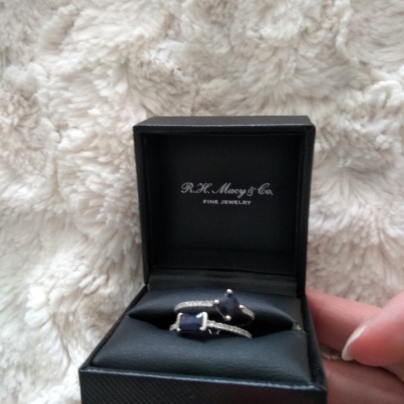 EUC Macy's sapphire and gold ring - Picture 5 of 10